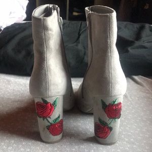 Light grey faux suede booties NEW